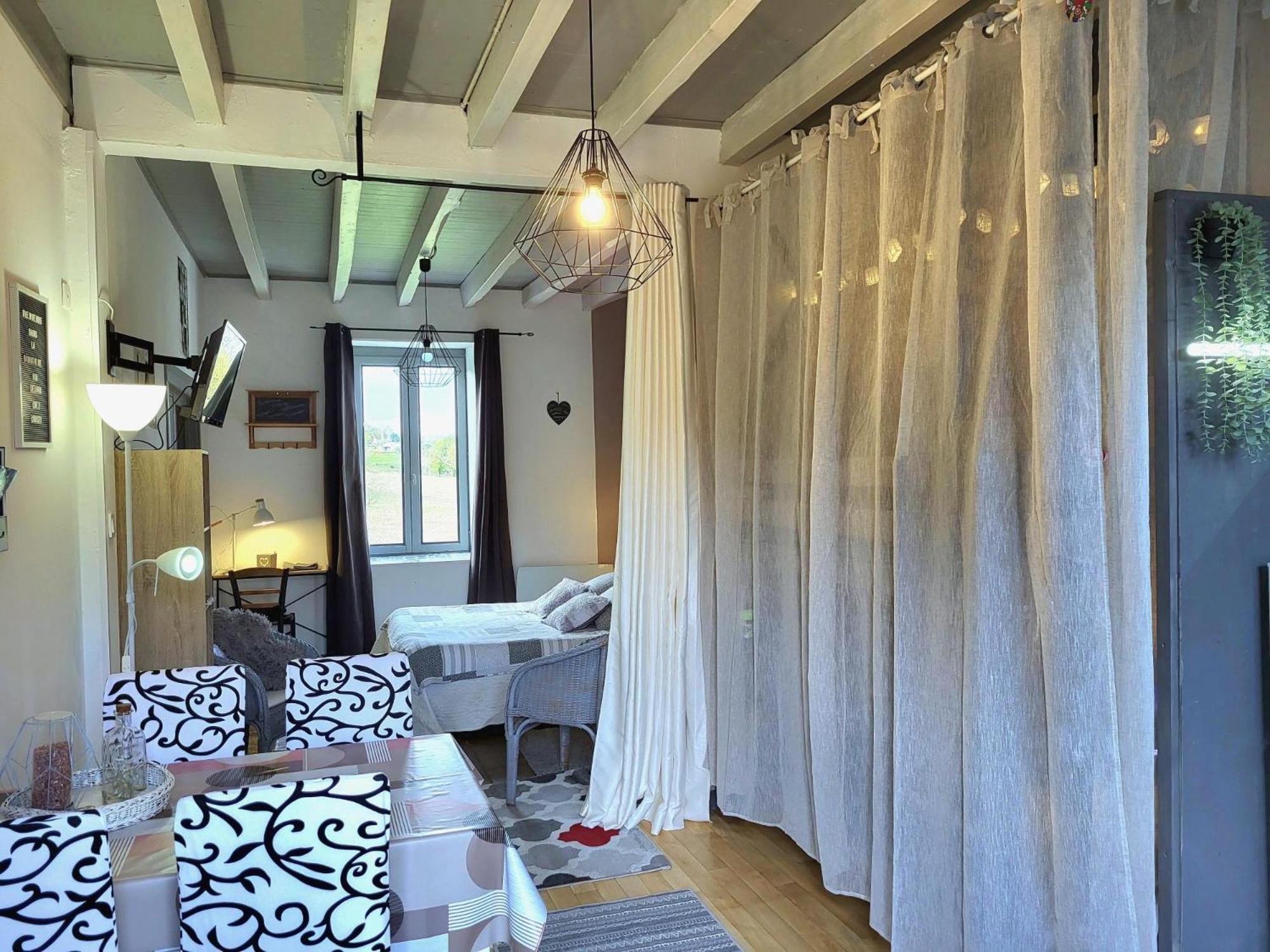 Saint-Bonnet-de-Four Chez Christy Chemin Des Dinots Bed & Breakfast 部屋 写真